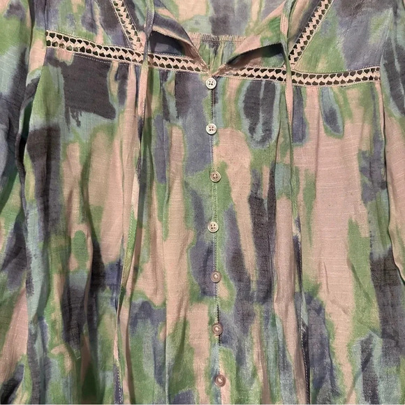 Hope and Harlow blue and green watercolor button down blouse size S - Picture 2 of 7